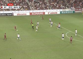 ¿Qué pensaría Iniesta? se la deja botando y su delantero hace esto...