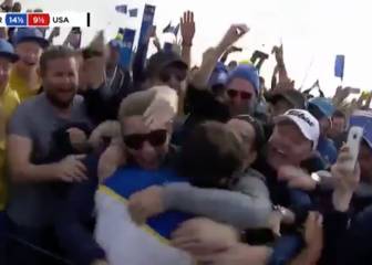 Rahm desatado celebrando con los fans y bañado en cerveza