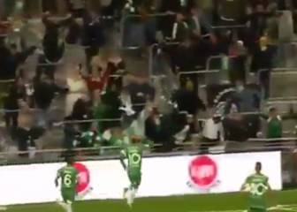 ¡Jugador sueco marcó un golazo y festejó tomando cerveza!