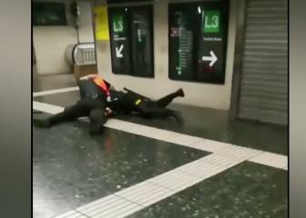 Lío en el Metro de Barcelona: Dos vigilantes se pelean