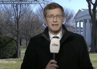 Un periodista informando de Trump en 6 idiomas perfecto