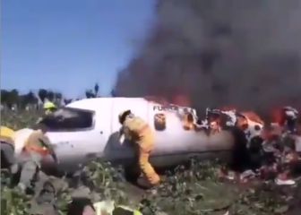 Un avión del ejército mexicano se estrella y fallecen seis personas