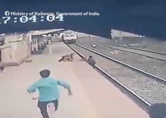Un hombre salva a un niño que había caído a las vías del tren justo antes de ser arrollado