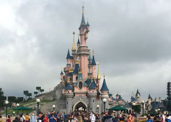 Disneyland París se convierte en centro de vacunación COVID-19