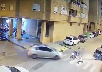 Casi atropella a un bebé en un paso de cebra, baja a pedir perdón y el padre le deja KO