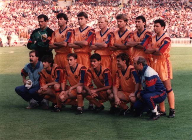El Barcelona formó en la final de 1992 ante la Sampdoria con Zubizarreta, Nando, Salinas, Koeman, Laudrup, Stoichkov, Eusebio, Bakero, Ferrer, Guardiola y Juan Carlos. En la foto también aparece Ángel Mur, fisioterapeuta.