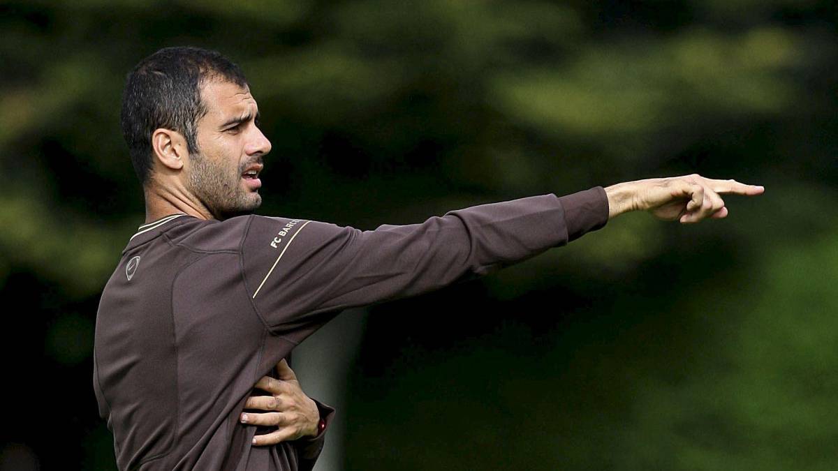 Pep Guardiola, durante uno de los entrenamientos del equipo blaugrana en la localidad escocesa de St. Andrews.