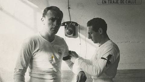 Gento y Di Stéfano, en el vestuario del Madrid.