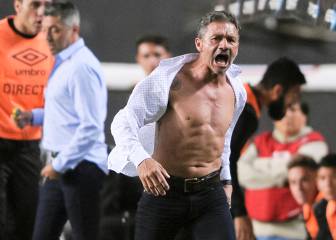 Nelson Vivas deja de ser técnico de Estudiantes