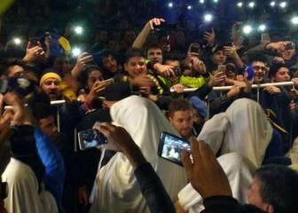 Jugadores del Boca festejan disfrazados del 'Fantasma de la B'