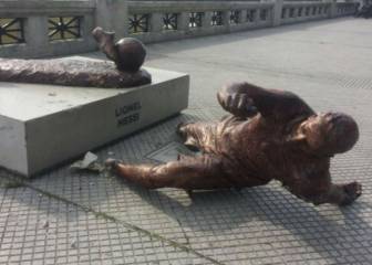 Estatua de Messi en Buenos Aires fue derribada