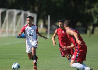 Estudiantes acosa y derriba a Chacarita con gol de Pavone