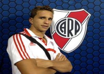 Diego Simeone's son Gianluca joins Frosinone from River Plate