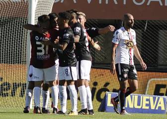Colón hunde a Chacarita y sueña con la Sudamericana