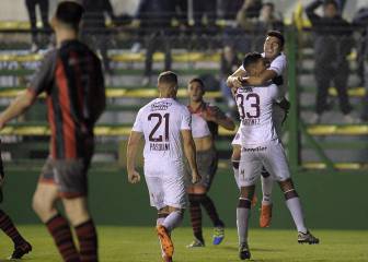 Lanús avanza en penales