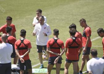 El Rojo arranca a falta de que a Holan le lleguen más fichajes
