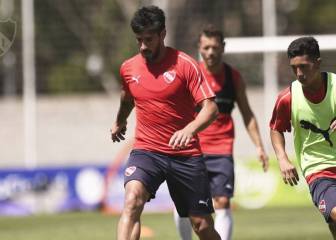 Alta tensión entre Pablo Pérez y el árbitro Germán Delfino