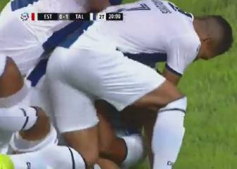 Sosa ya marca diferencias en Argentina: golazo para enmarcar