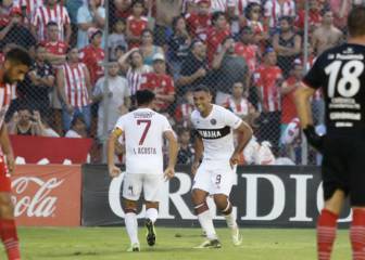Lanús hunde aún más a San Martín (T) en el debut de Lombardi
