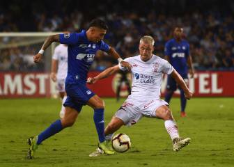 Emelec y Huracán se hacen daño con un empate sin goles