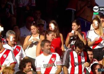 Los hinchas de River se acordaron de Pablo Pérez en la previa
