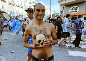 Abre la tumba de su abuelo para llevarse su cráneo a la fiesta de Racing