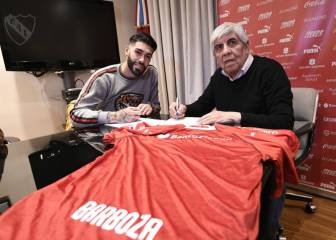Tras idas y vueltas, Alexander Barboza firmó con el Rojo