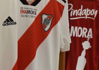 Formaciones y camisetas para la despedida de Mora