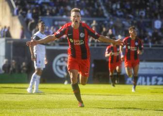 De la mano de Navarro y Pittón, el Ciclón venció al Lobo