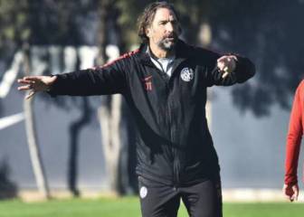 Pizzi muestra el camino