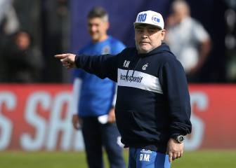 Maradona perfila su once