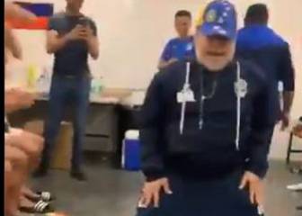 El bailecito de Maradona en los vestuarios para celebrar el primer triunfo de Gimnasia
