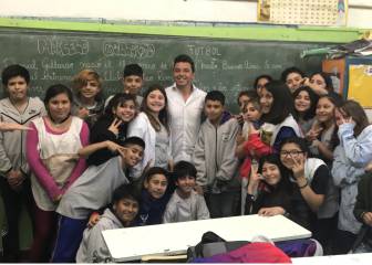 Marcelo Gallardo visitó la escuela de su infancia en Merlo, 30 años después, e inauguró una biblioteca a pura emoción