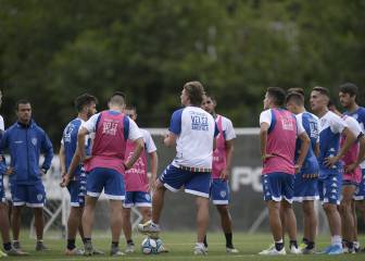 Sin refuerzos y con un par de bajas, Vélez volvió al trabajo