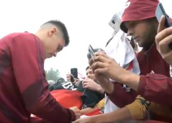 Esto también es River: los jugadores de River salieron a firmar autógrafos a los hinchas