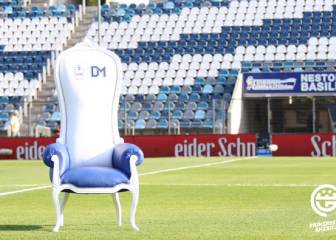 Gimnasia le hizo un sillón especial a Maradona que será subastado tras el partido