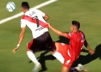 Pitana expulsó bien a Díaz pero no señaló un penal sobre Suárez