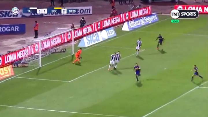 ¡Se sacó la mufa! Carlitos hizo el segundo de Boca en la cancha que lo vio debutar