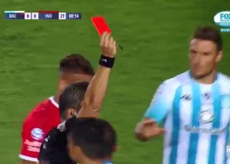¡Sigali expulsado a los 10 segundos del segundo tiempo y Racing juega con 9 hombres!