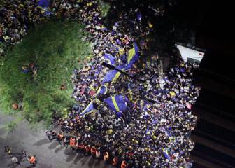 Boca llegó a Santiago y fue recibido por una multitud