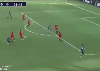 Cristian Pavón quiere ser el nuevo rey de Los Angeles y se saca este golazo de la manga
