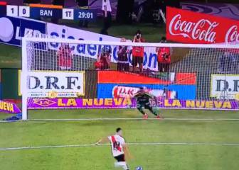 ¡Santos Borré no lo puede creer! River erró los últimos 4 penales que tuvo en la Superliga