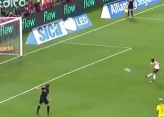 Quintero no dudó desde el punto de penal y volvió a marcar