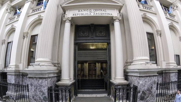 Bono ANSES IFE: ¿puede aplicarme retención el banco sobre los 10.000?