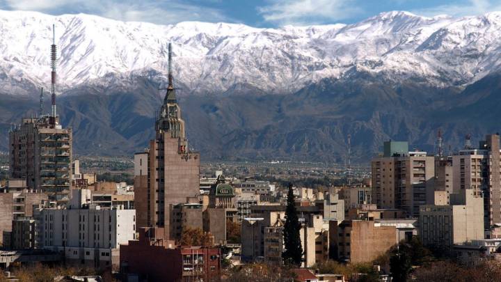 Cuarentena en Mendoza: nuevas medidas, salidas por DNI y reuniones familiares