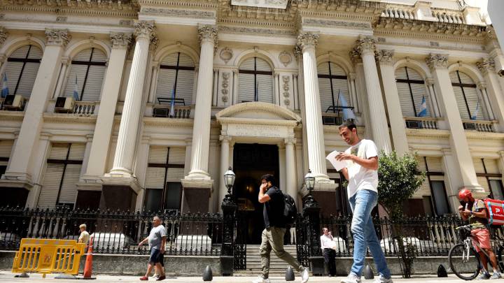 Banco Macro y Banco Galicia: cómo abrir una cuenta para cobrar con CBU el Bono ANSES IFE