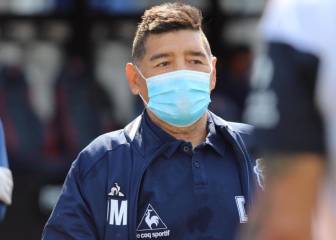 Maradona, a examen de COVID-19 tras el caso positivo de un jugador