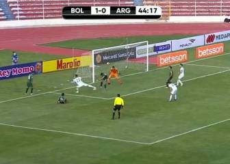 De rebote también vale: el extraño gol de Lautaro para Argentina en La Paz