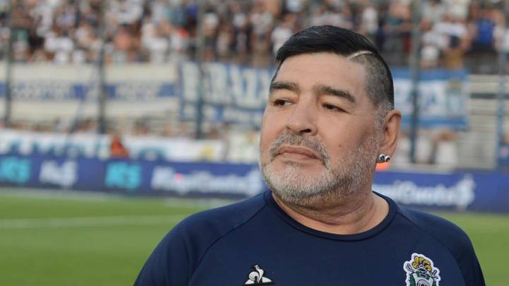 Maradona, aislado por contacto estrecho de COVID-19 - AS Argentina