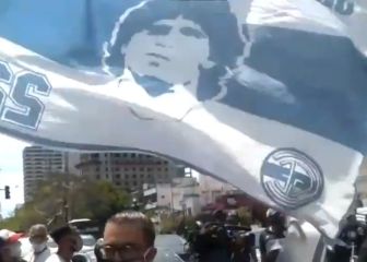 Hinchas de Gimnasia hicieron una caravana de La Plata a Buenos Aires para apoyar a Maradona